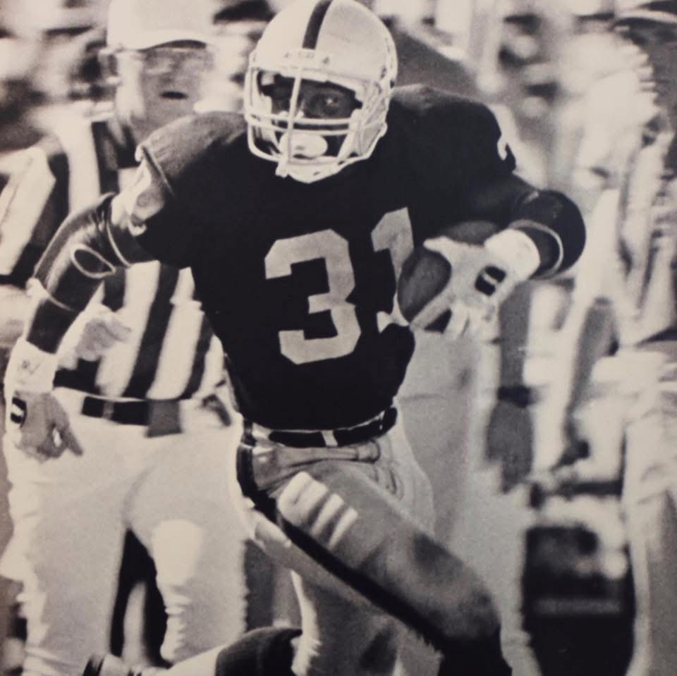 Craig Ellis carrying the ball in the number 31 jersey